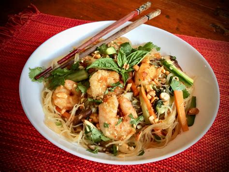 VIETNAMESE SHRIMP STIR FRY WITH VERMICELLI RICE NOODLES - Dish off the ...