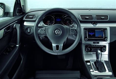 Auto Car: 2011 Volkswagen Passat Estate