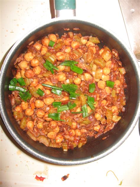 Gingery Chickpeas in Spicy Tomato Sauce • Recipes Club Flyers