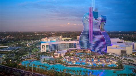 Hard Rock Hotel eröffnet eine 137 Meter hohe Gitarre in Florida - travel4news