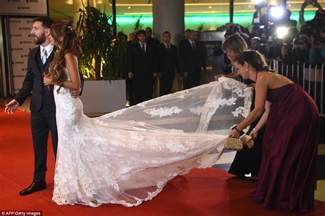 Lionel Messi marries Antonella Roccuzzo in Argentina | Daily Mail Online