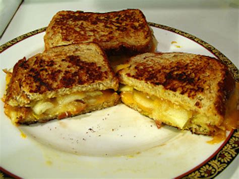 Apple Pie Grilled Cheese - New England Apples