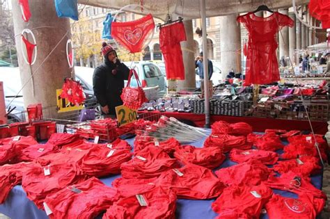 New Year’s Eve Traditions: Red Knickers (Italy) - everybodylovesitalian.com