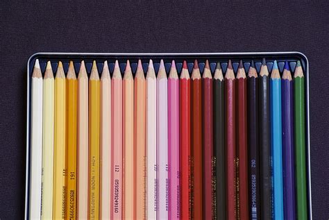 Royalty-Free photo: Assorted-color color pencil set with case | PickPik
