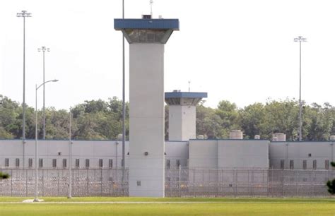 Florida - The federal prison in Coleman appears to be battling another ...