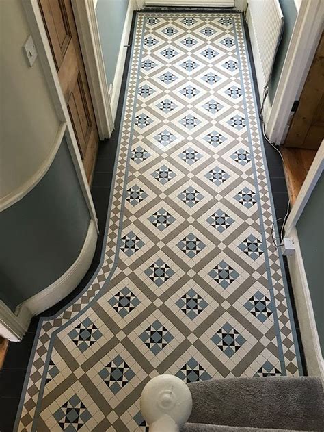 40 Adorable Mosaic Floor Ideas For Interior Design | Hallway flooring, Tiled hallway, Victorian ...