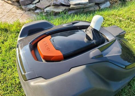 How To Choose The Best Robot Lawn Mower For Your Needs - Gardeninguru