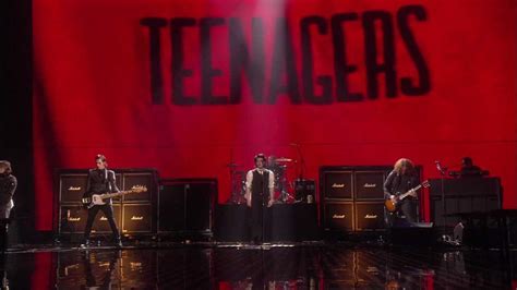 My Chemical Romance - Teenagers [MTV EMA 2007][HD] - YouTube