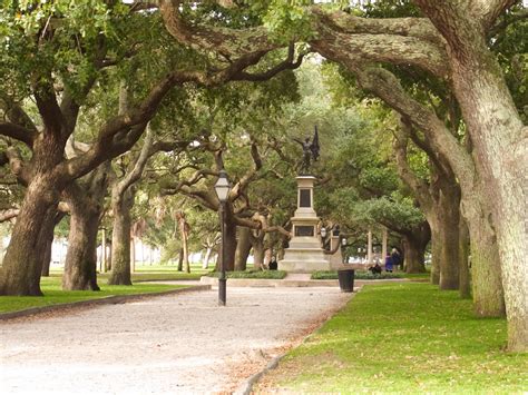 Charleston, South Carolina - Singular Scene