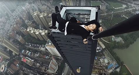 Death of Man in Skyscraper Fall in China Puts a Spotlight on ‘Rooftopping’ - The New York Times