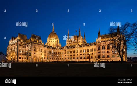 Parliament of Budapest at night Stock Photo - Alamy