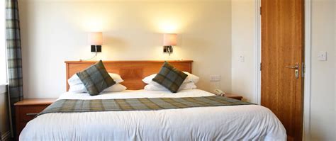 Excellent Rooms in Portree at The Royal Hotel with Sea Views En suite and WIFI