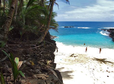 Praia Bateria | Ilhéu das Rolas, São Tomé & Príncipe Ilhéu das Rolas ...