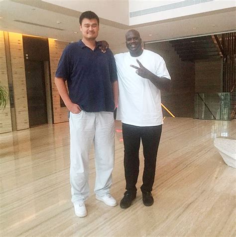 Yao Ming makes famous athletes look tiny - SportsNation - ESPN