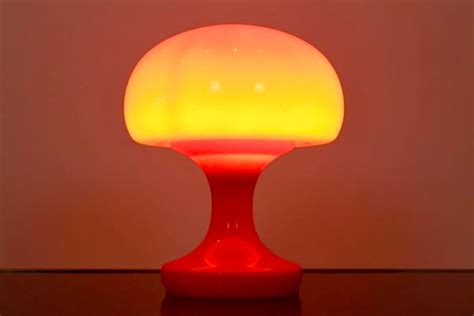 Lampe de bureau champignon en verre opalin orange par Štepán Tabery ...