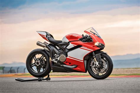 Watch the Ducati 1299 Superleggera Shred a Race Track