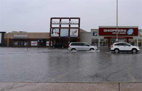 Tecumseh Mall Closes For The Day | windsoriteDOTca News - windsor ontario's neighbourhood ...