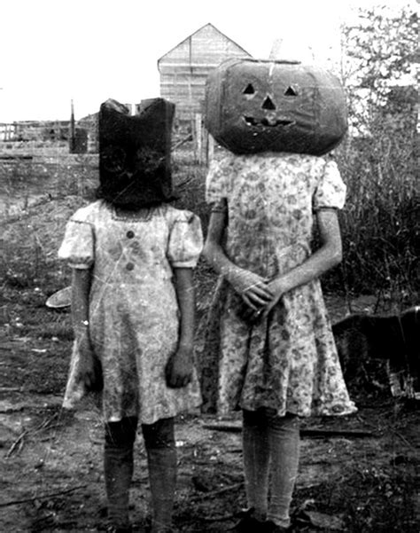 31 Terrifyingly Creepy Vintage Halloween Costumes