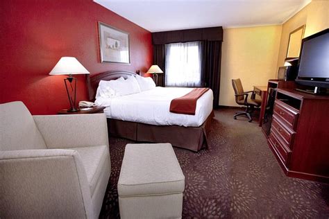 HOLIDAY INN EXPRESS JAMESTOWN, AN IHG HOTEL - Updated 2024 Prices & Reviews (ND)