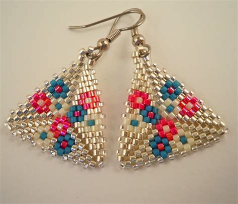 Preserve Jewelry Studio: Peyote Triangle Flower Pattern