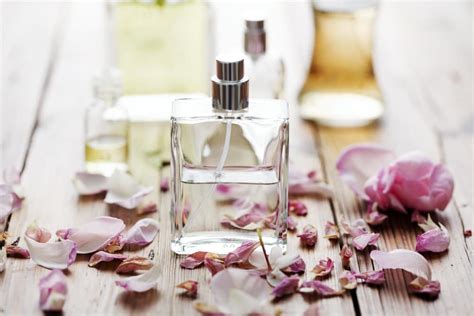 Make Organic Perfume at Home: Easy Flower-Based Recipe