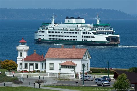 Mukilteo Lighthouse Park...Tokitae Ferry departing for Whidbey Island ...