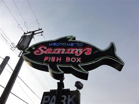 Go Gin Chow: Sammy's Fish Box, City Island, NY