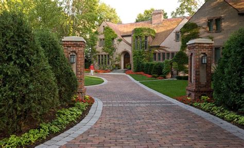 DRIVEWAY DESIGN IDEAS IN YOUR OWN STYLE-glamspaces