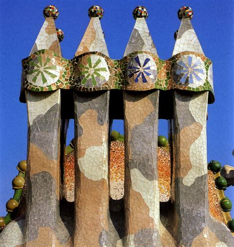 Gaudi Designer :: Casa Batllo > Ceramics - Casa Batllo roof