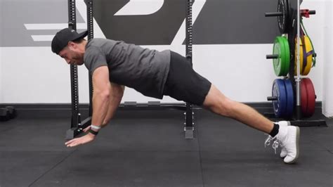 How Plyometric Push-Ups Can Improve Pressing Strength | BarBend