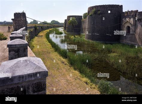 11 Nov 2011 draw-bridge Rampart (fortification) wall on Ahmednagar Fort - The fort was built by ...