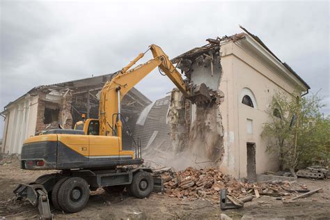 Building Demolition - complete or partial - of houses, halls, hangars, barns ...