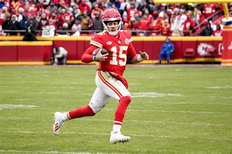 Chiefs Must 'Stop Looking to Regain Magic' on Offense