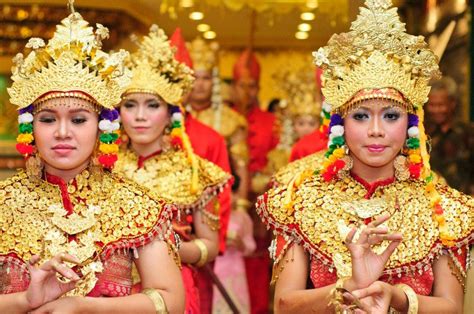 Pin di (INDONESIA) TRAJES TRADICIONALES