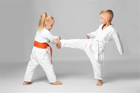 6 Strong Reasons to Enroll Kids in Karate Classes