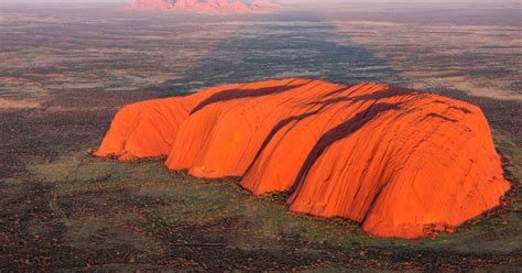 Yulara: Uluru Rock 20-Minute Fixed-Wing Plane Scenic Flight | GetYourGuide