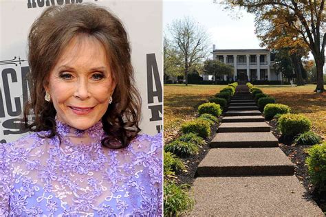 Loretta Lynn Died at Her Beloved Tennessee Ranch: All About Her Famous ...