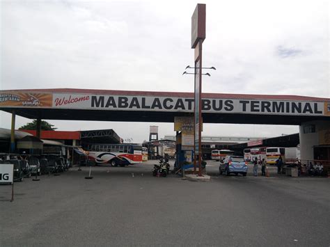 File:Mabalacat Bus Terminal, Expressway Exit, Dau, Mabalacat, Pampanga.jpg - Philippines