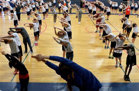 Henrico students try out yoga in gym class