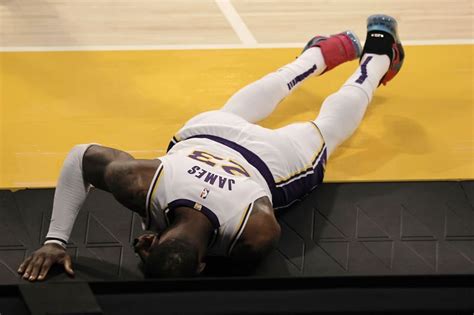 Atlanta Hawks 99-94 LA Lakers: Twitter reacts to LeBron James' injury ...