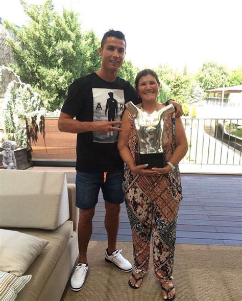 cristiano ronaldo with his mother, dolores | Cristiano ronaldo style ...