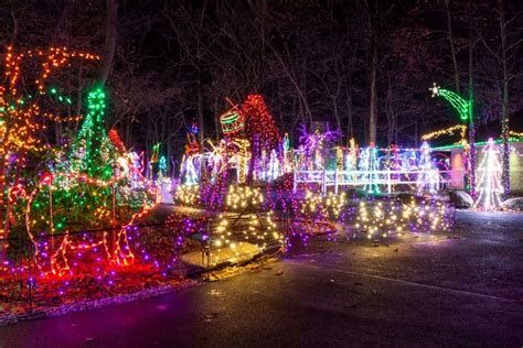 15 Festive Places to See Christmas Lights in PA in 2023 - Uncovering PA