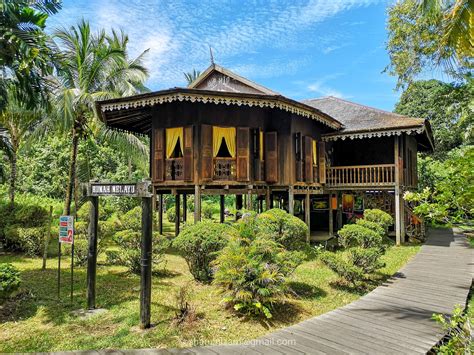 taman budaya kuching sarawak - Melissa Lee