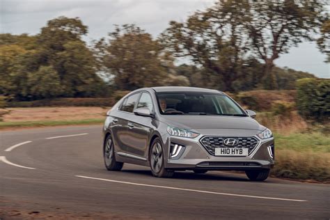 Hyundai Ioniq Hybrid review | DrivingElectric