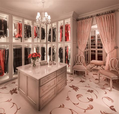 15 Elegant Luxury Walk-In Closet Ideas To Store Your Clothes In That Look Like Boutiques