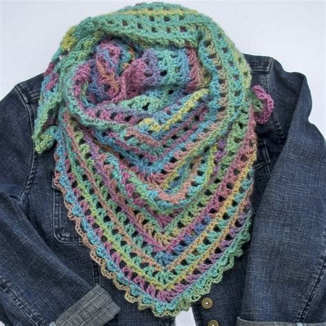 15 Easy Crochet Triangle Scarf Pattern For Beginners! - Crocht