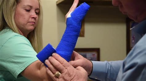 Ulnar Gutter splint - YouTube