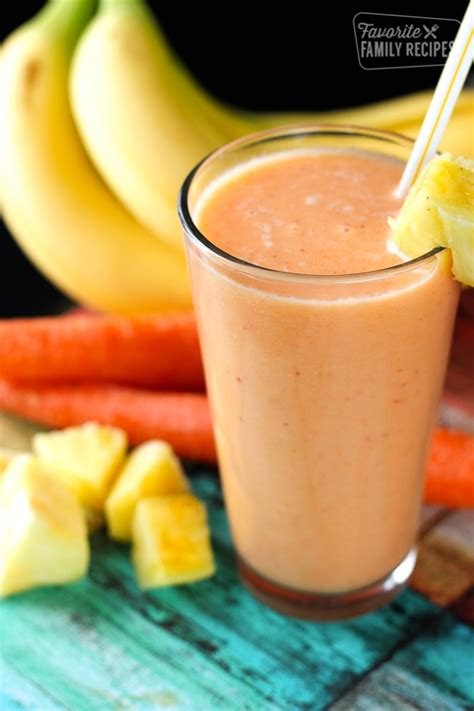 Golden Detox Smoothie {tasty fruits and veggies}