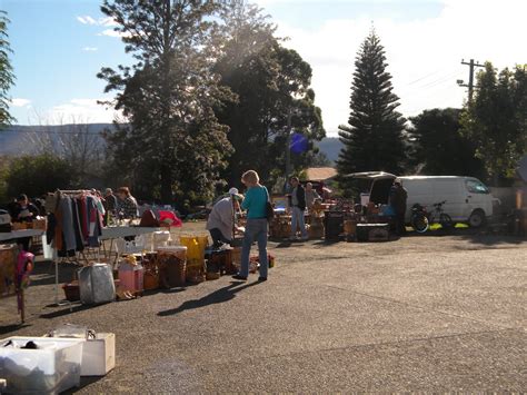 tails from the doghouse: THE BERRY FLEA MARKETS.