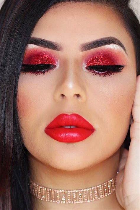 Bold Makeup Idea In Red Colors #redlips #redshadow Do you know what Christmas makeup you will ...